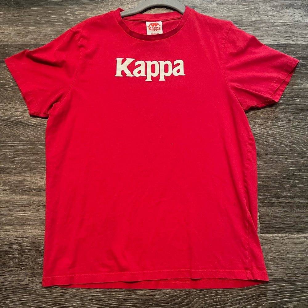 Red kappa shirt med